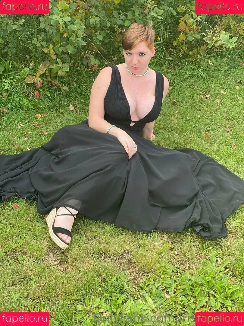 irisjaxx665 Onlyfans Photo Gallery 