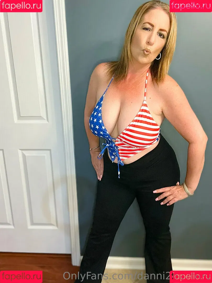 danni2427free Onlyfans Photo Gallery 