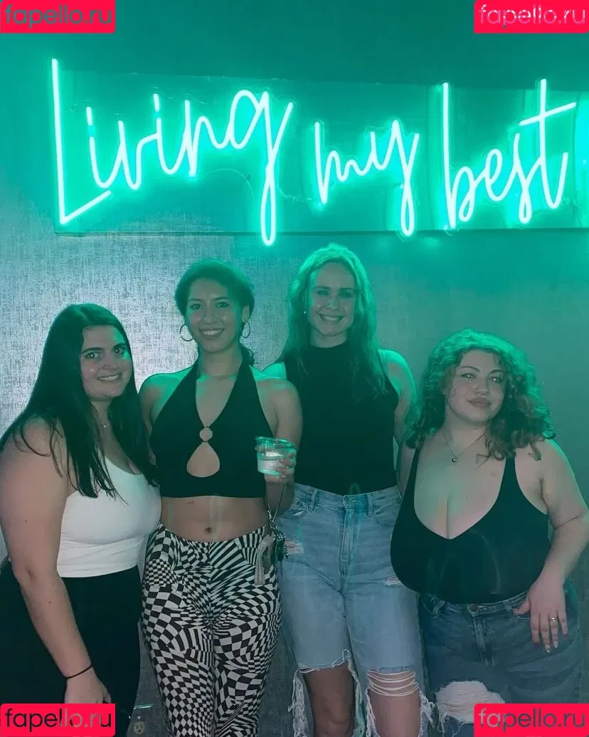 Sophia A Onlyfans Photo Gallery 