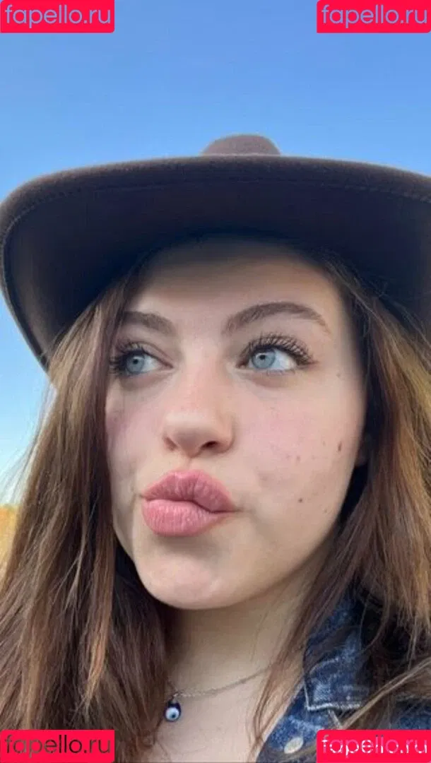 Sophia A Onlyfans Photo Gallery 