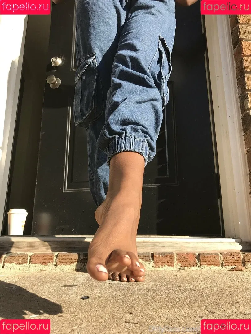 littleebonyfeet Onlyfans Photo Gallery 