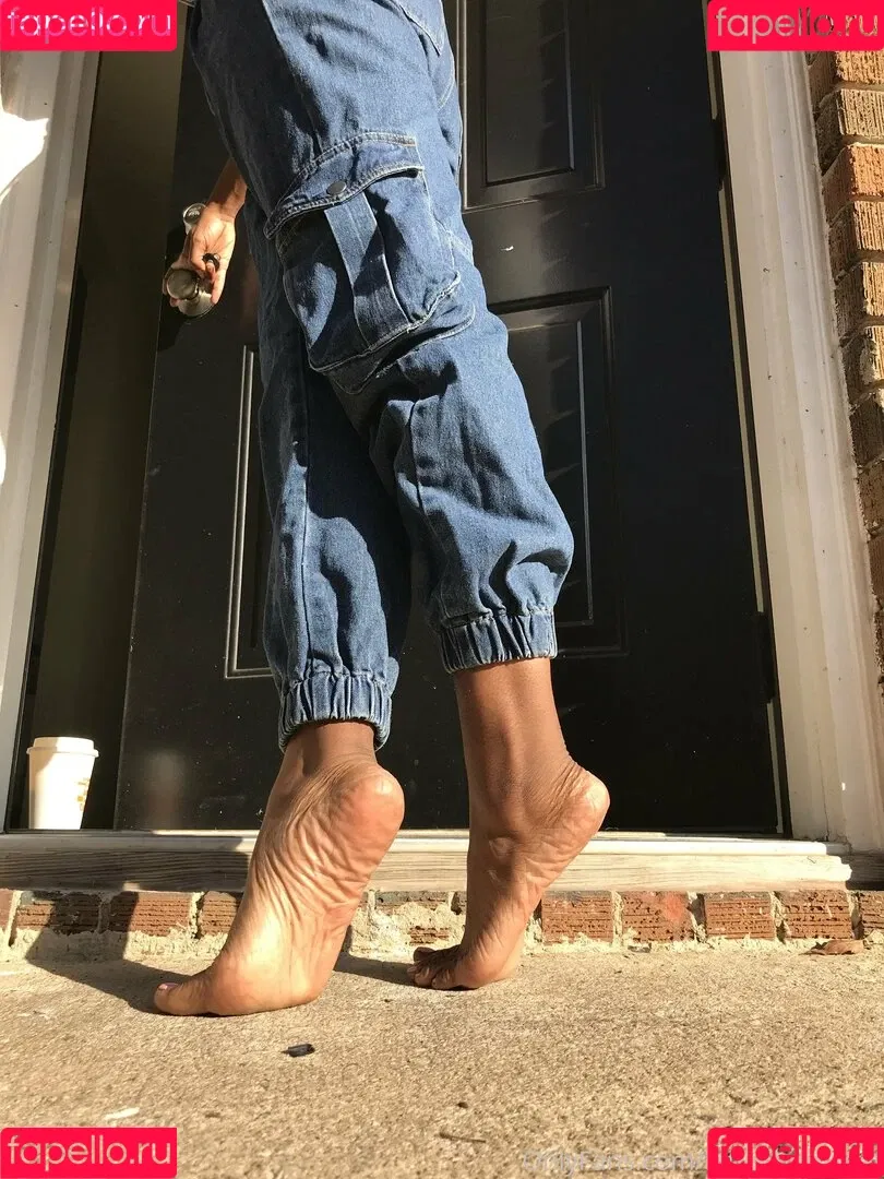 littleebonyfeet Onlyfans Photo Gallery 