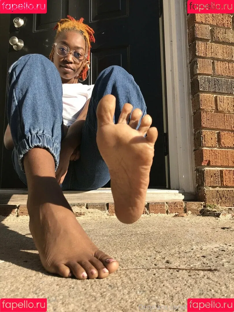 littleebonyfeet Onlyfans Photo Gallery 