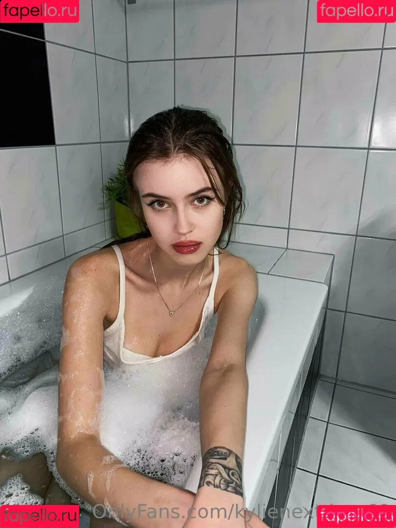 kylienextdoor69 Onlyfans Photo Gallery 