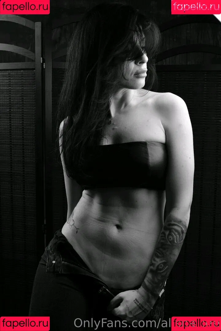Alisha Lee Onlyfans Photo Gallery 