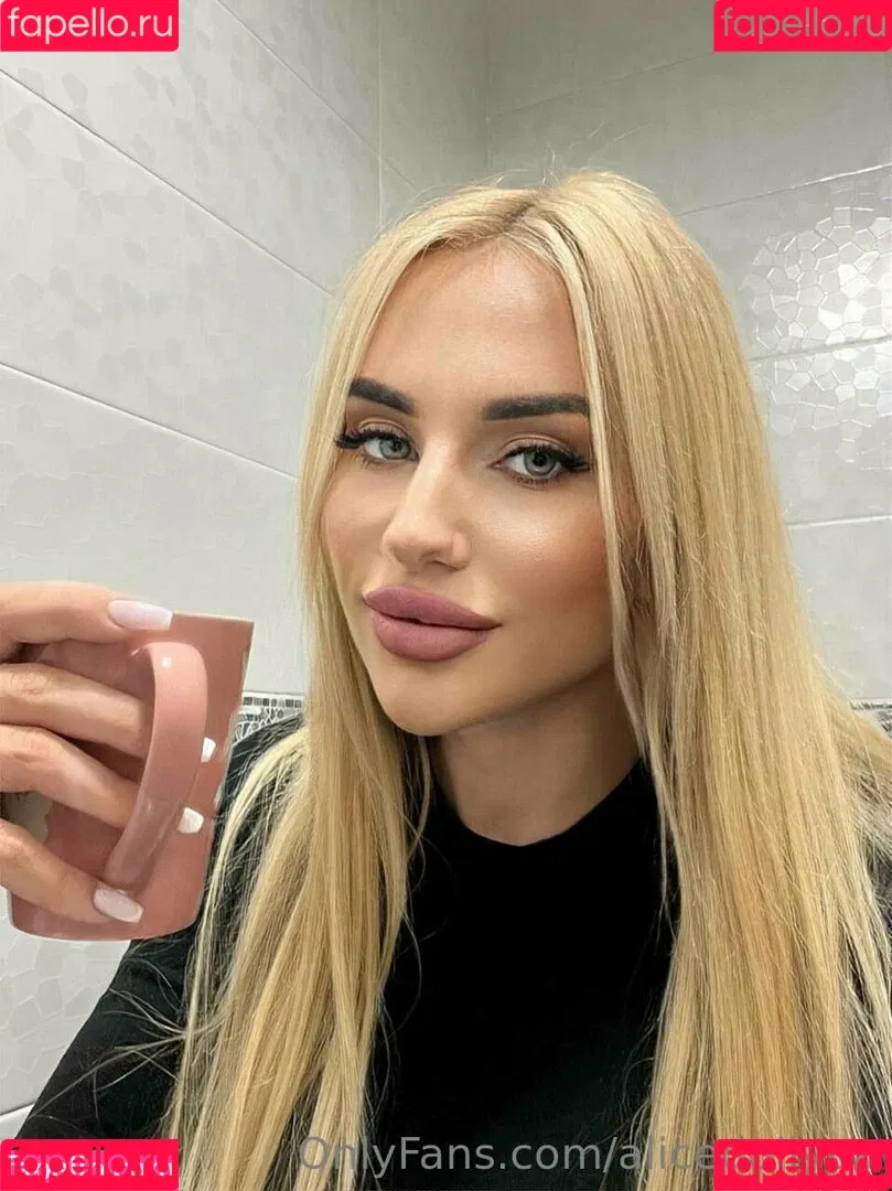 alicedollyua Onlyfans Photo Gallery 