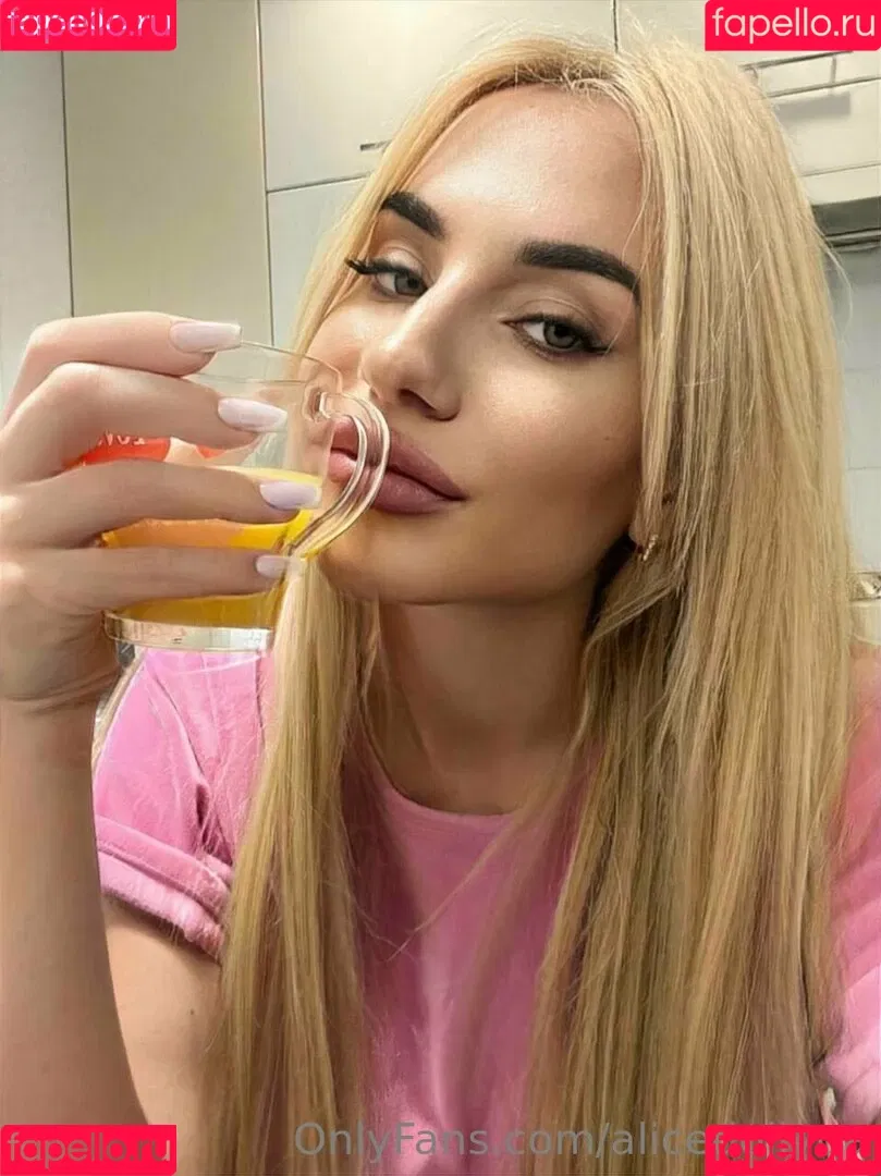 alicedollyua Onlyfans Photo Gallery 