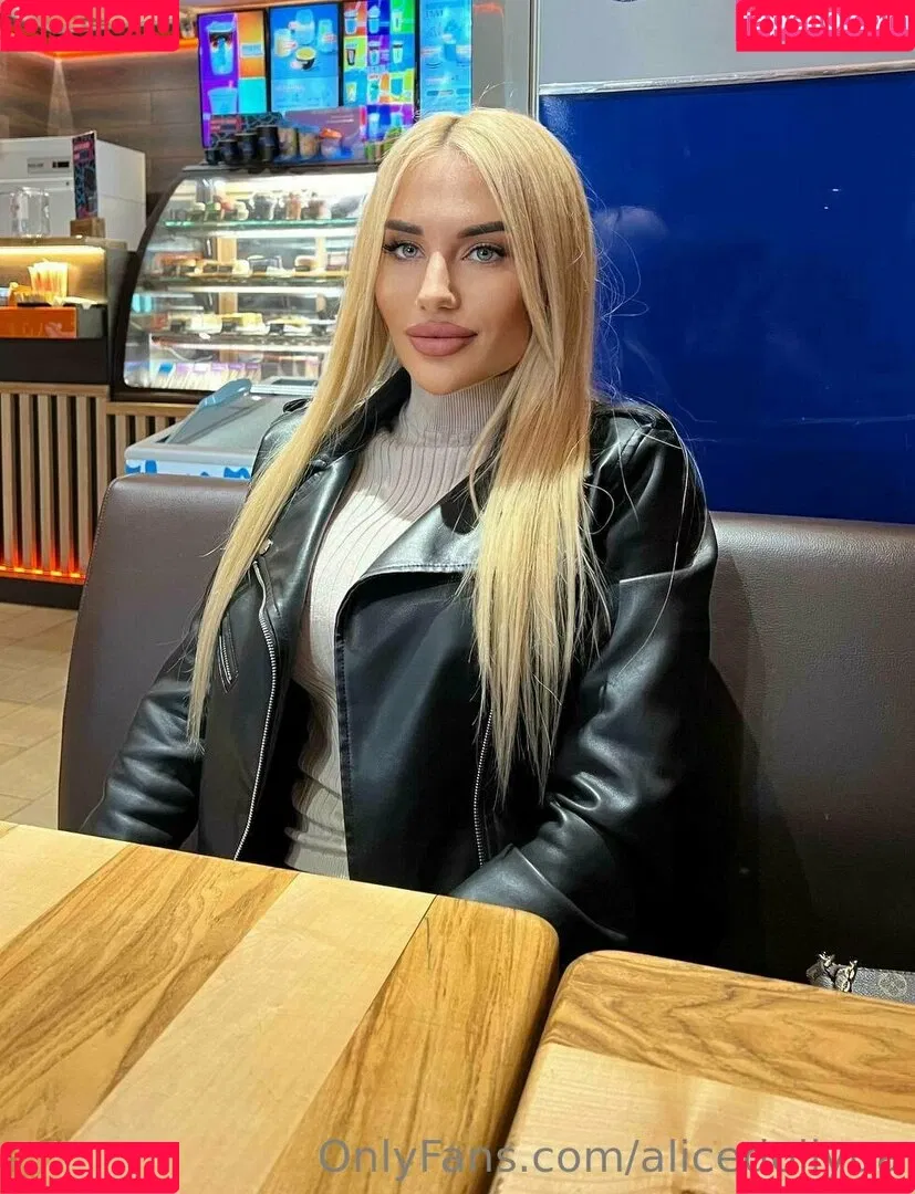 alicedollyua Onlyfans Photo Gallery 