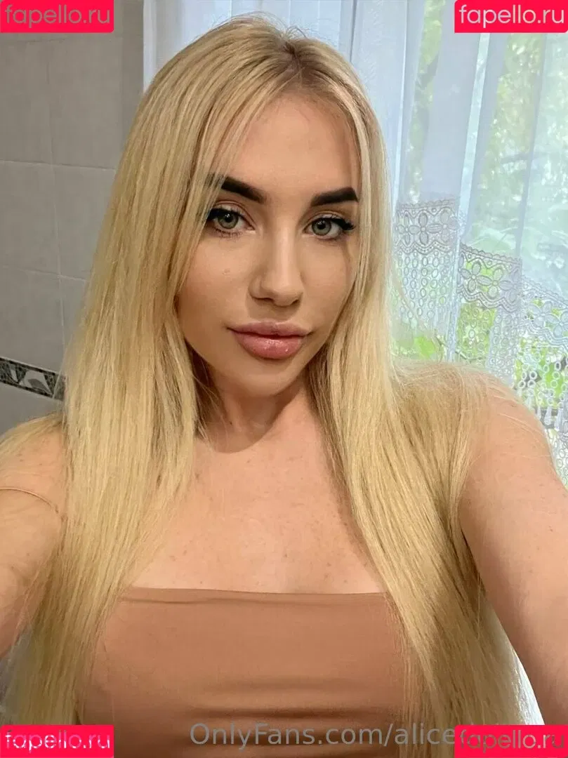 alicedollyua Onlyfans Photo Gallery 