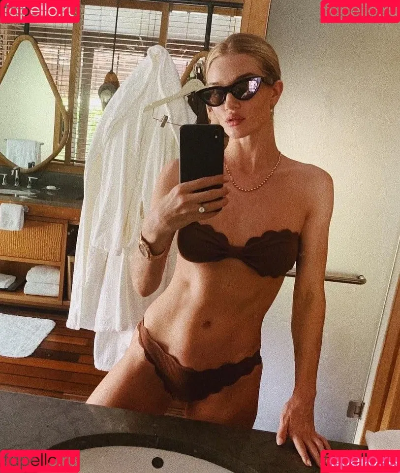 Rosie Huntington-Whiteley Onlyfans Photo Gallery 