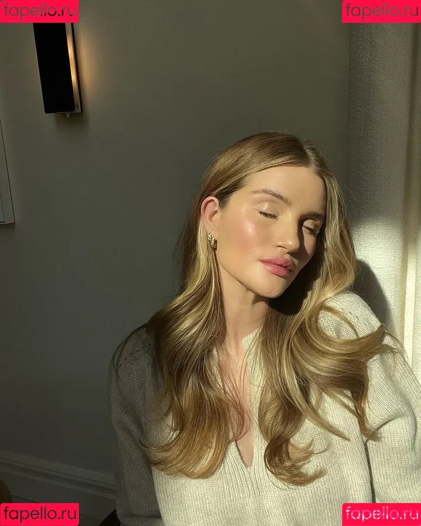 Rosie Huntington-Whiteley Onlyfans Photo Gallery 