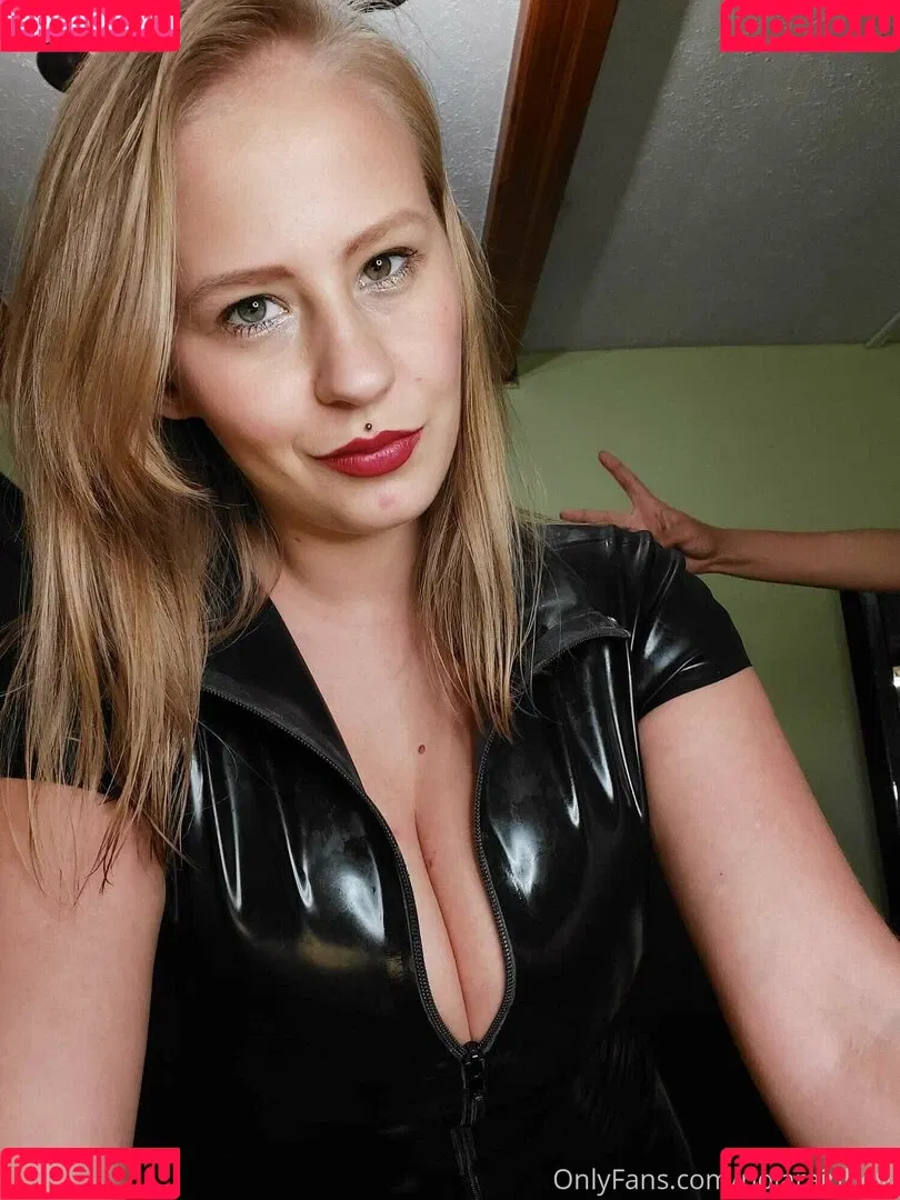 polarainbow Onlyfans Photo Gallery 