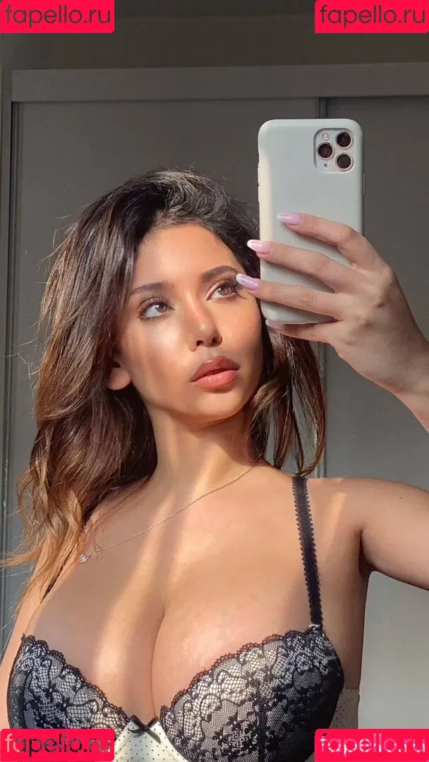 Coral Sharon Onlyfans Photo Gallery 