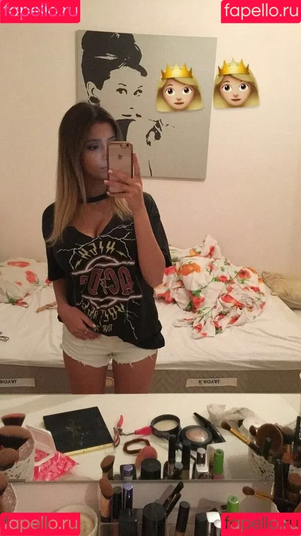 Coral Sharon Onlyfans Photo Gallery 
