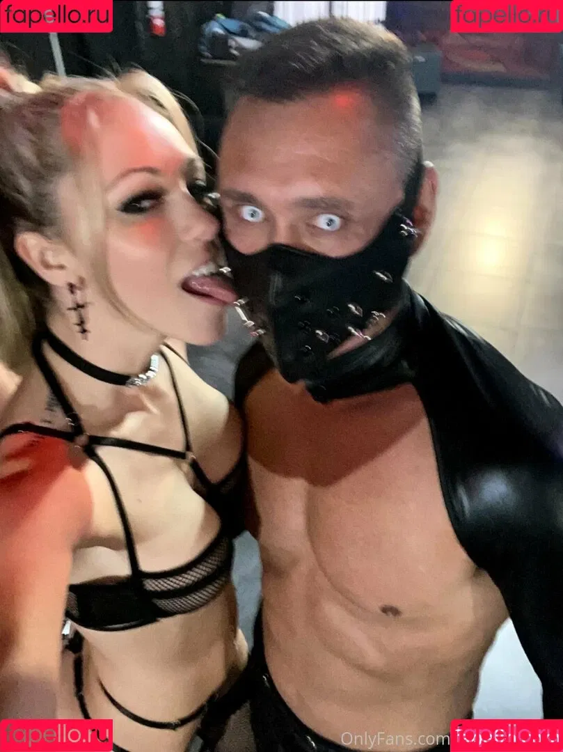 swinger_couple Onlyfans Photo Gallery 