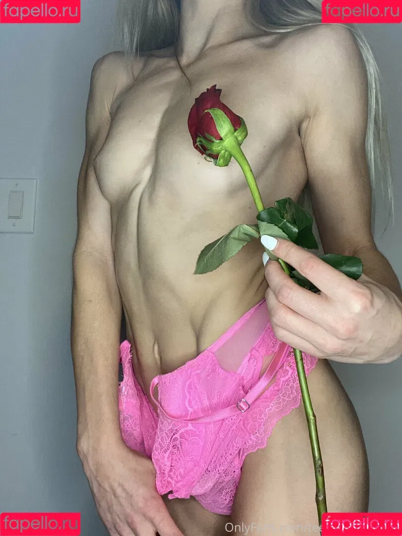 teenytinyblondie Onlyfans Photo Gallery 