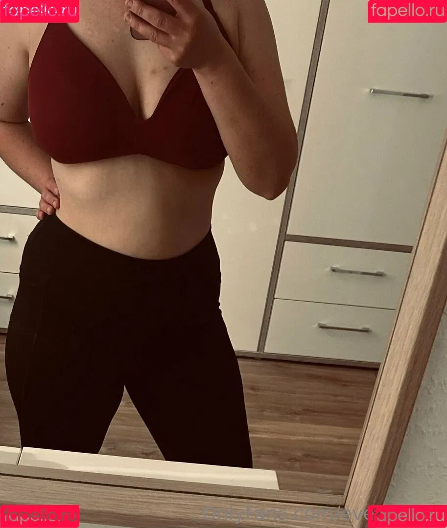 eve.official Onlyfans Photo Gallery 