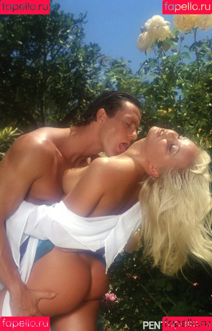 Silvia Saint Onlyfans Photo Gallery 