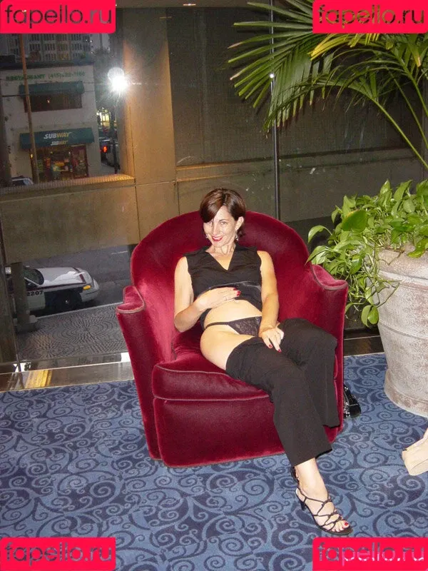 Rebecca's Office Onlyfans Photo Gallery 