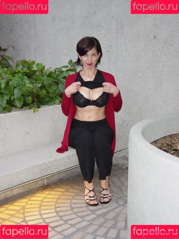Rebecca's Office Onlyfans Photo Gallery 