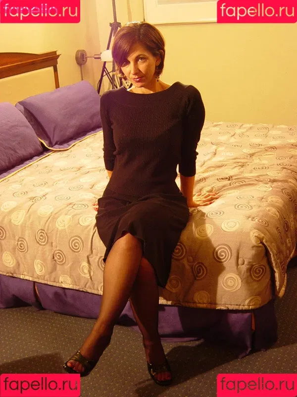 Rebecca's Office Onlyfans Photo Gallery 