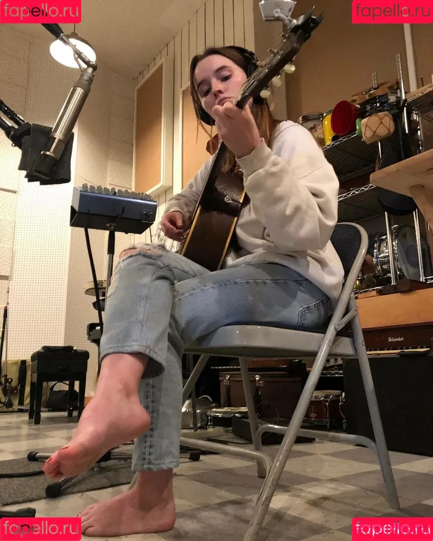 Kaitlyn Dever Onlyfans Photo Gallery 