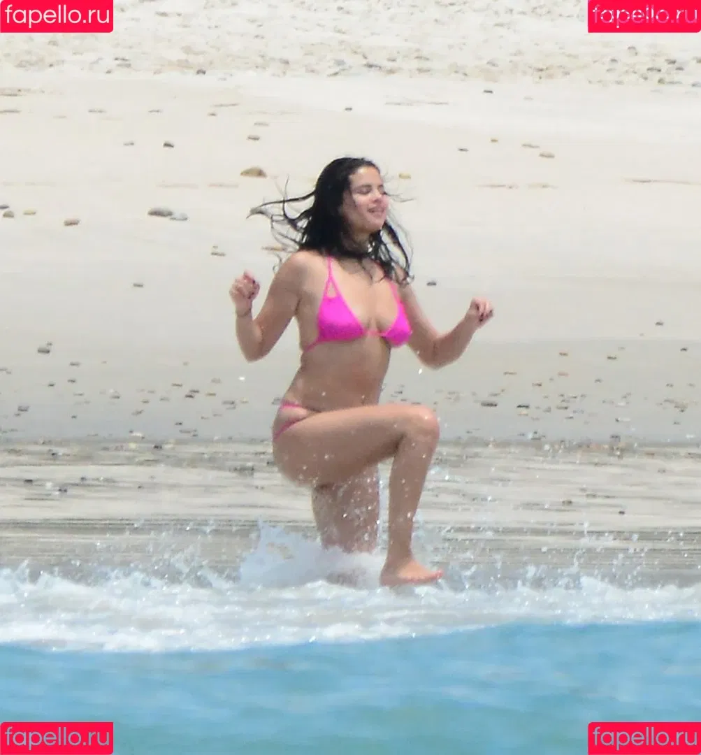 Selena Gomez Onlyfans Photo Gallery 