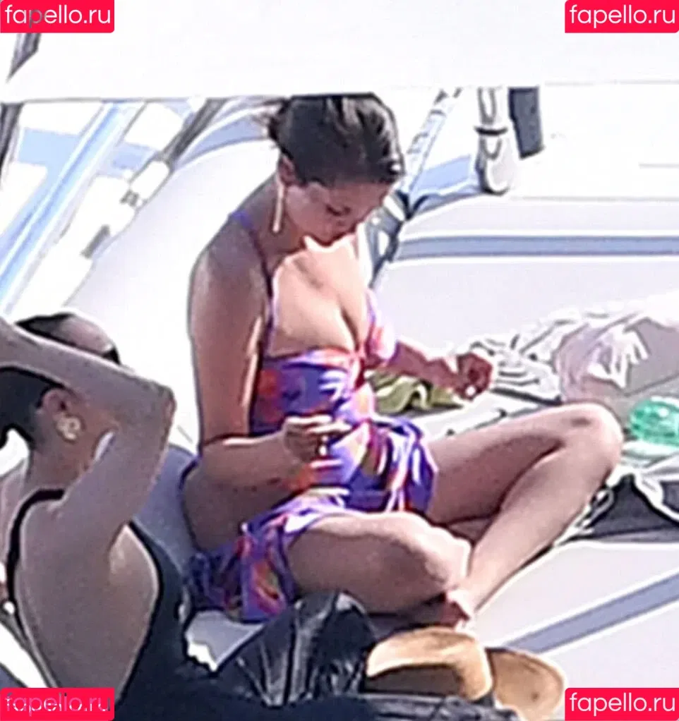 Selena Gomez Onlyfans Photo Gallery 
