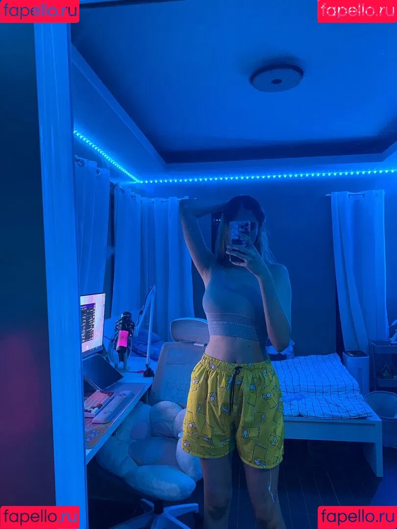 Kura Onee-san Onlyfans Photo Gallery 