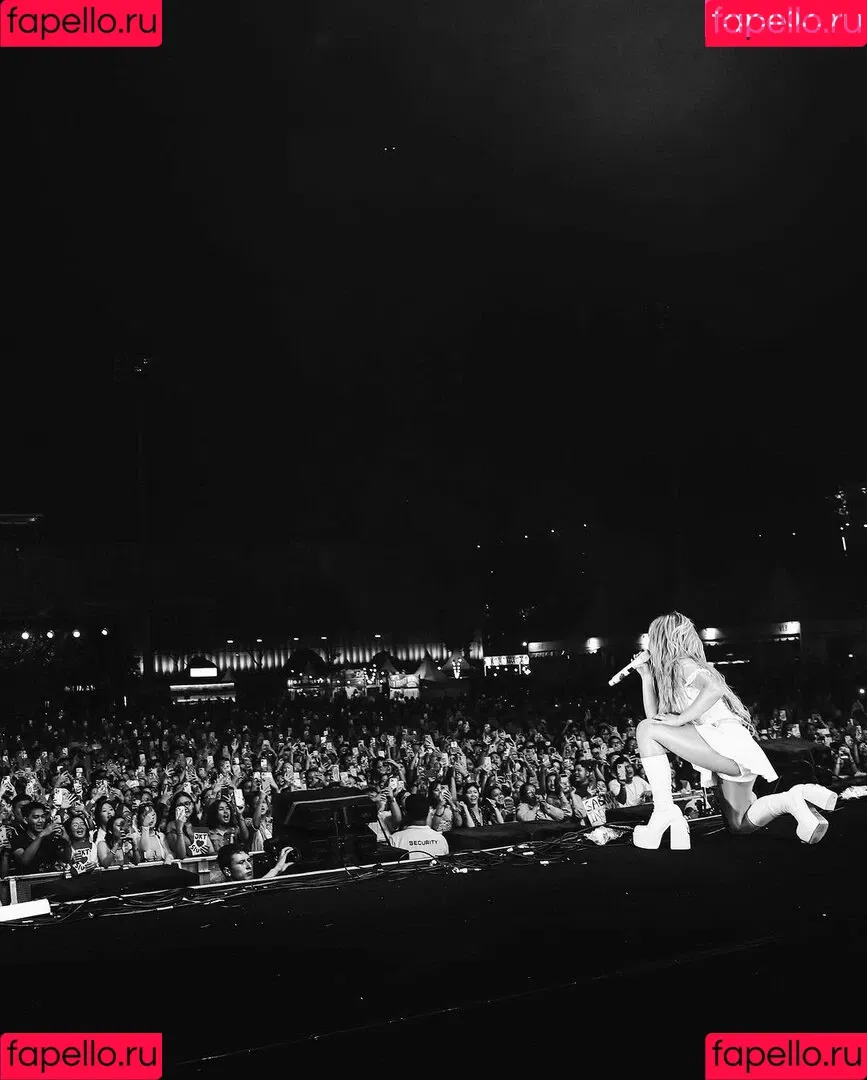 Sabrina Carpenter Onlyfans Photo Gallery 