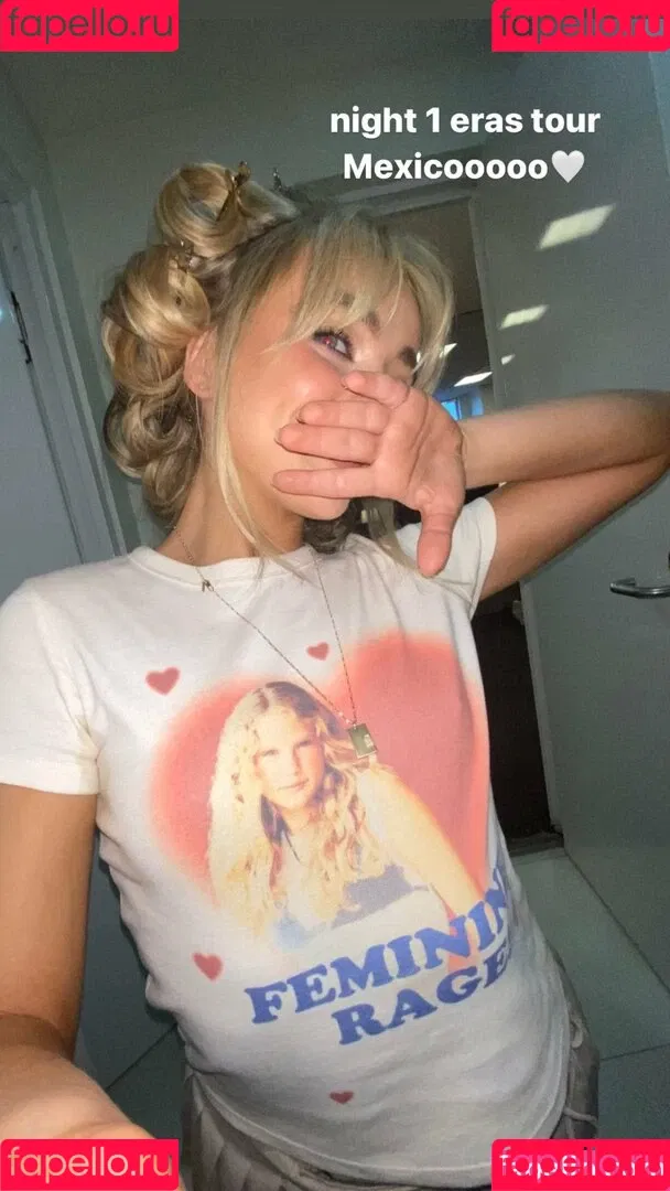 Sabrina Carpenter Onlyfans Photo Gallery 