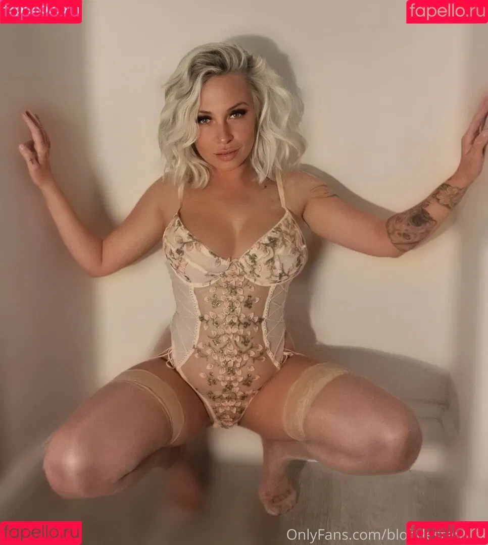 blondeeexo Onlyfans Photo Gallery 