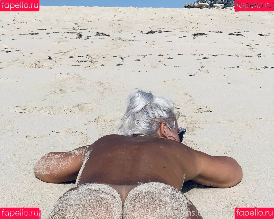 ukhotwife Onlyfans Photo Gallery 