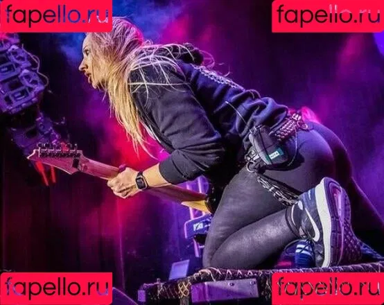 WomenMetal Onlyfans Photo Gallery 