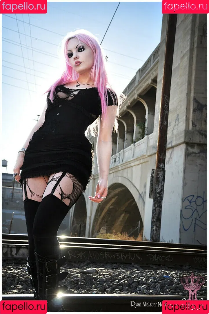 WomenMetal Onlyfans Photo Gallery 