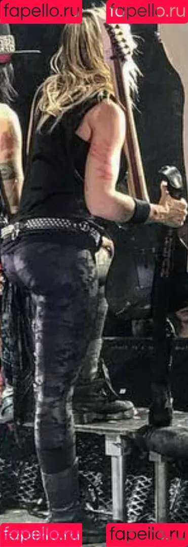 WomenMetal Onlyfans Photo Gallery 