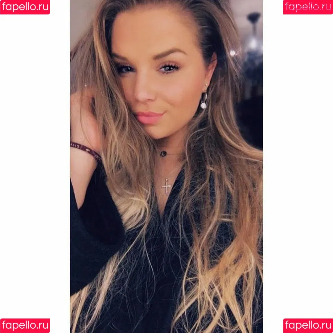 Joyce Straten Onlyfans Photo Gallery 