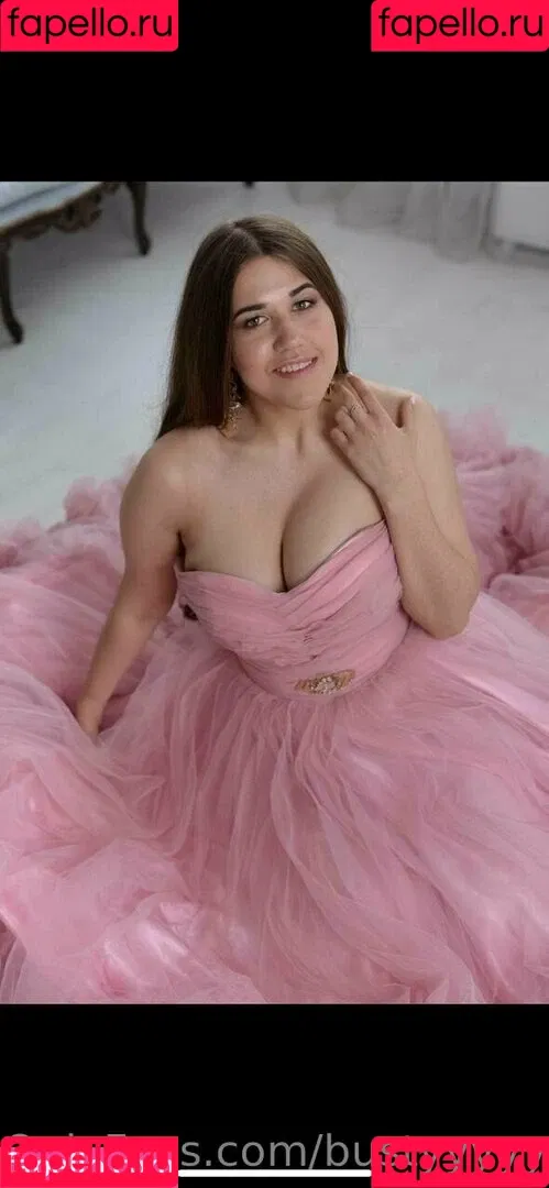 bustyyyyy Onlyfans Photo Gallery 