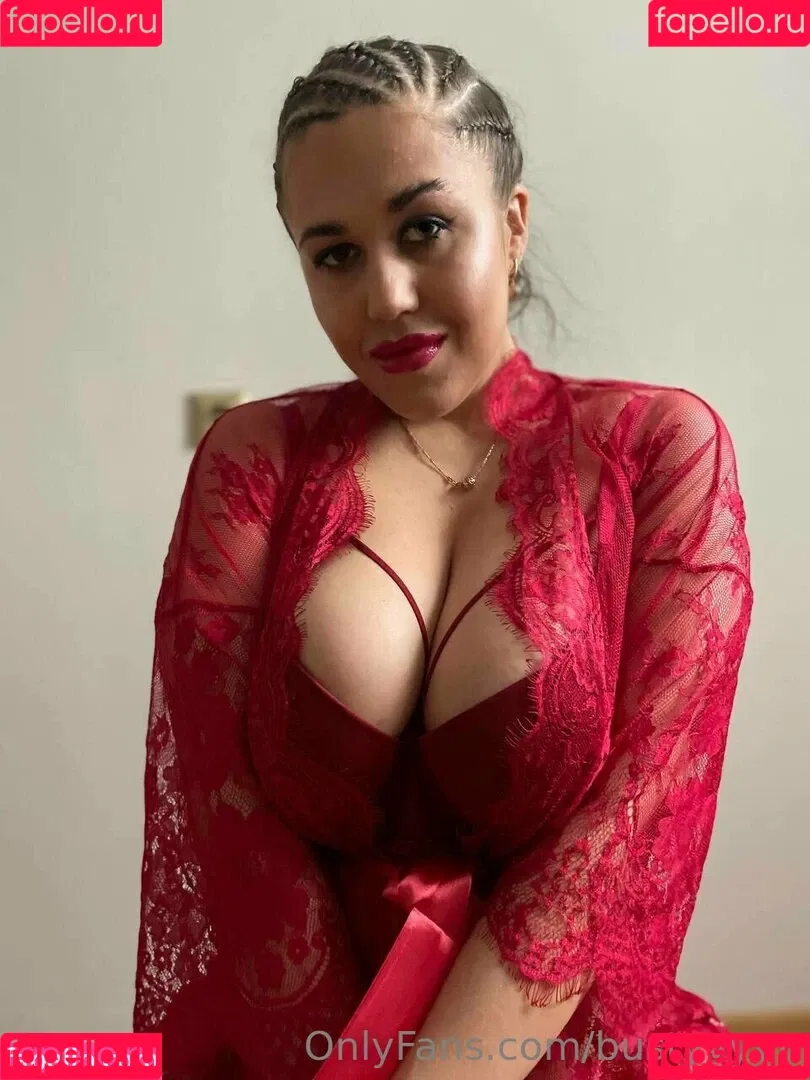 bustyyyyy Onlyfans Photo Gallery 