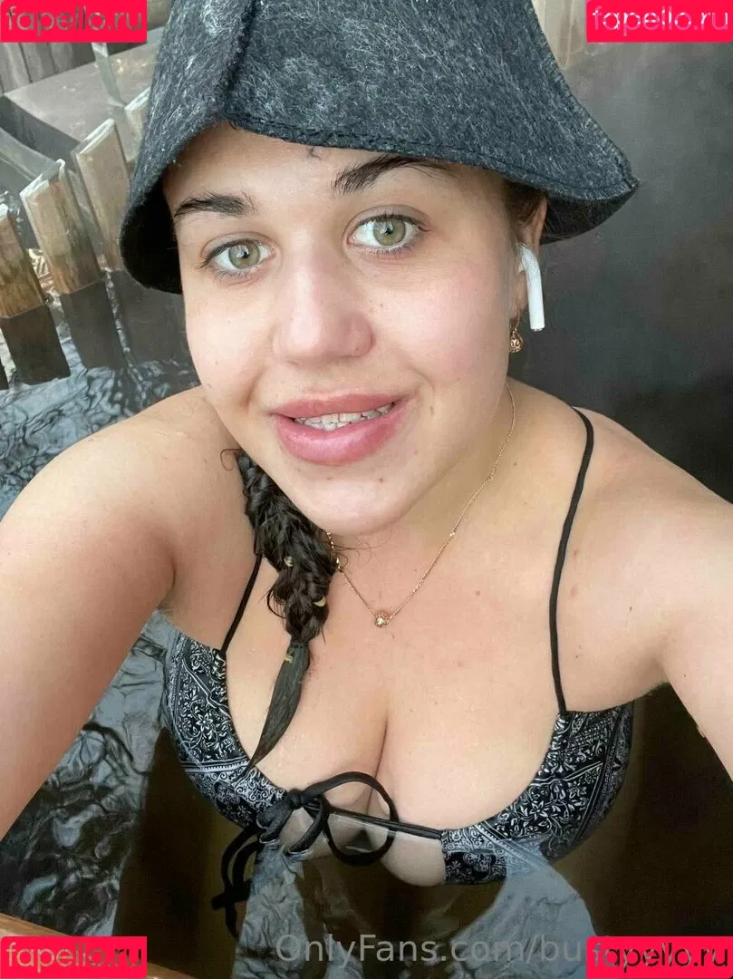 bustyyyyy Onlyfans Photo Gallery 