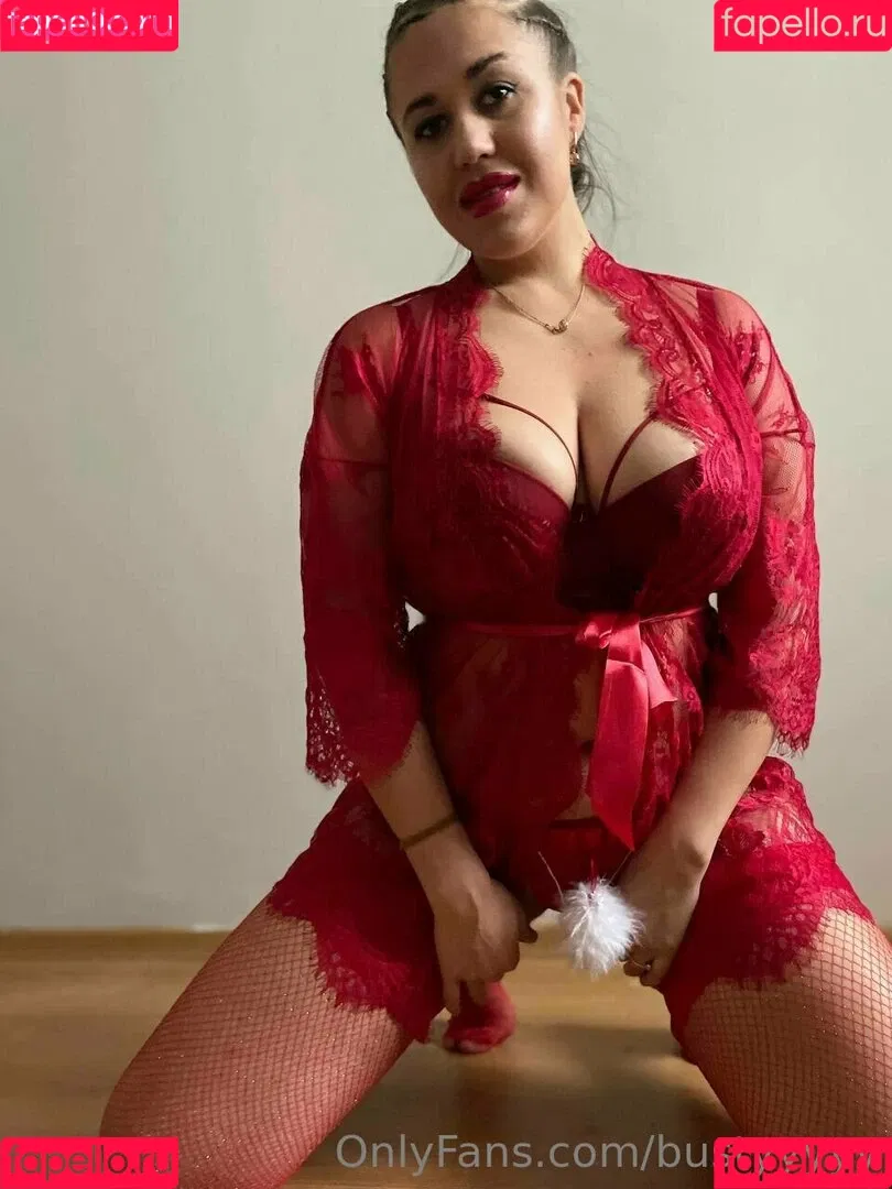 bustyyyyy Onlyfans Photo Gallery 
