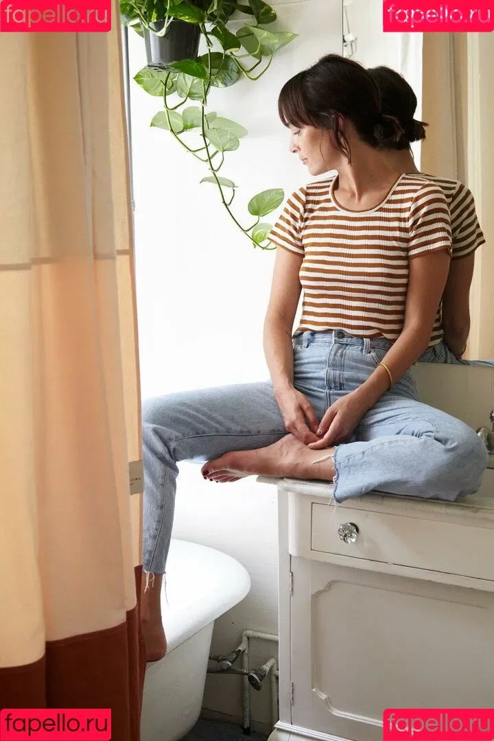 Jodi Balfour Onlyfans Photo Gallery 
