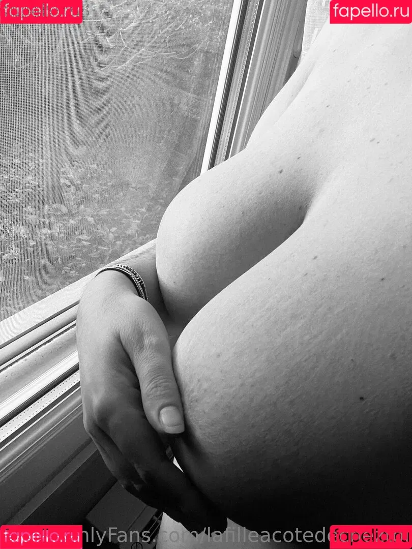 lafilleacotedecheztoi Onlyfans Photo Gallery 