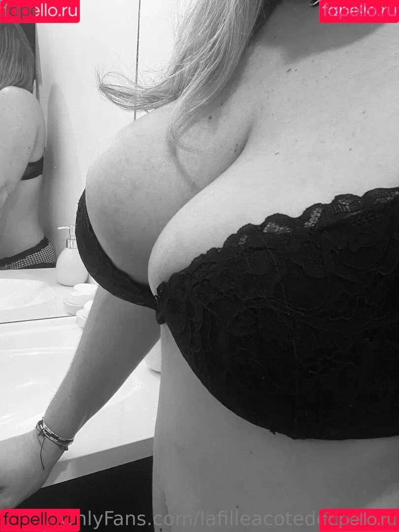 lafilleacotedecheztoi Onlyfans Photo Gallery 