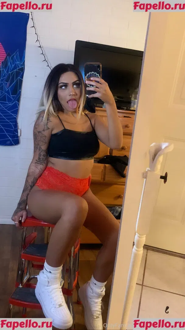 vixennadia Onlyfans Photo Gallery 