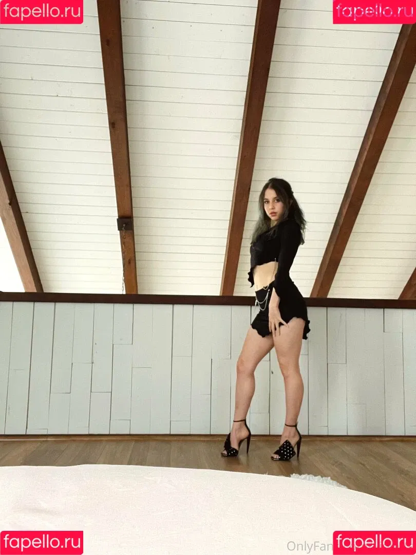 Violette Onlyfans Photo Gallery 