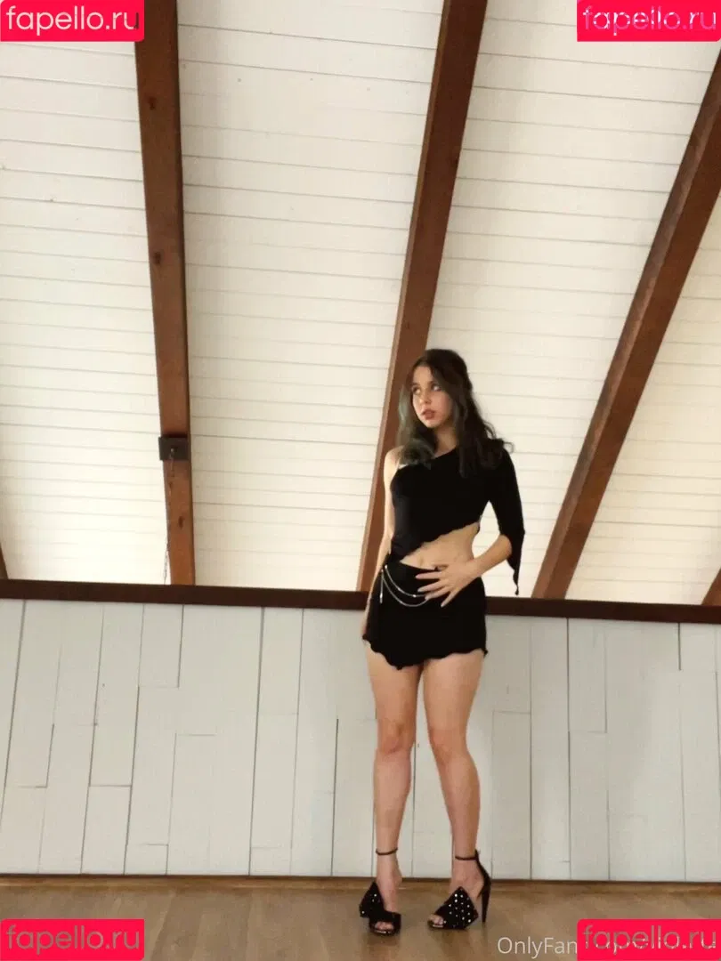Violette Onlyfans Photo Gallery 