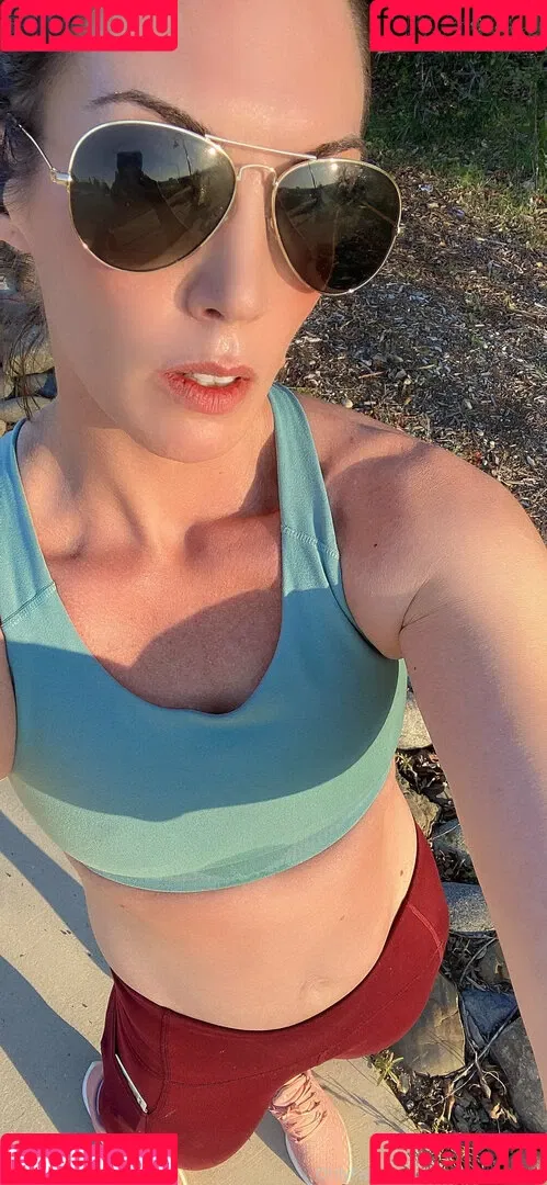 iamnotyoursub Onlyfans Photo Gallery 