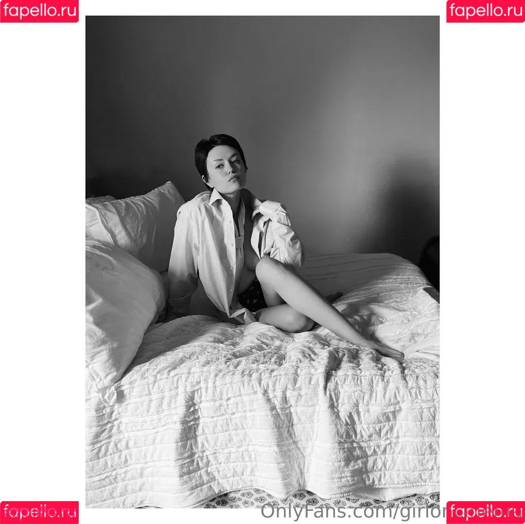 Girl On Cinema Onlyfans Photo Gallery 