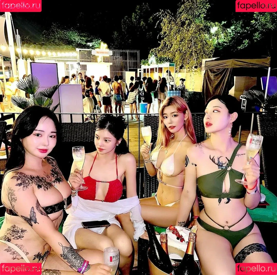 Berry Onlyfans Photo Gallery 